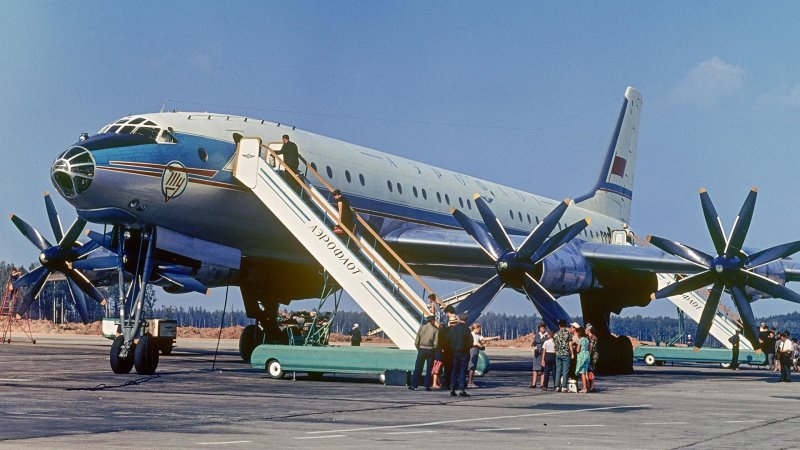Самолет ту 144 салон