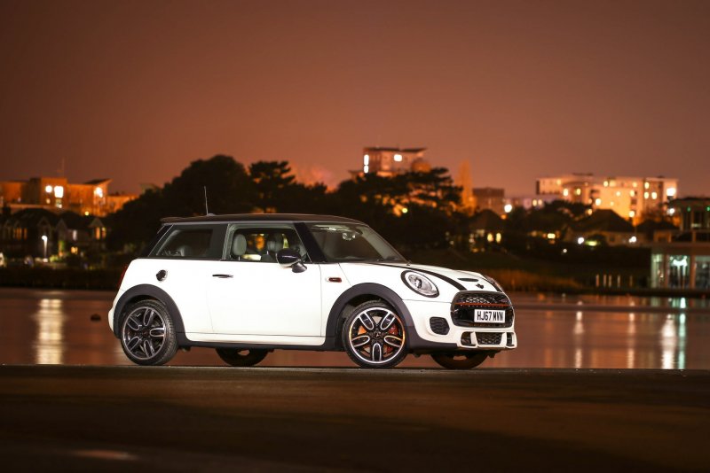 Mini Cooper 2020 белый