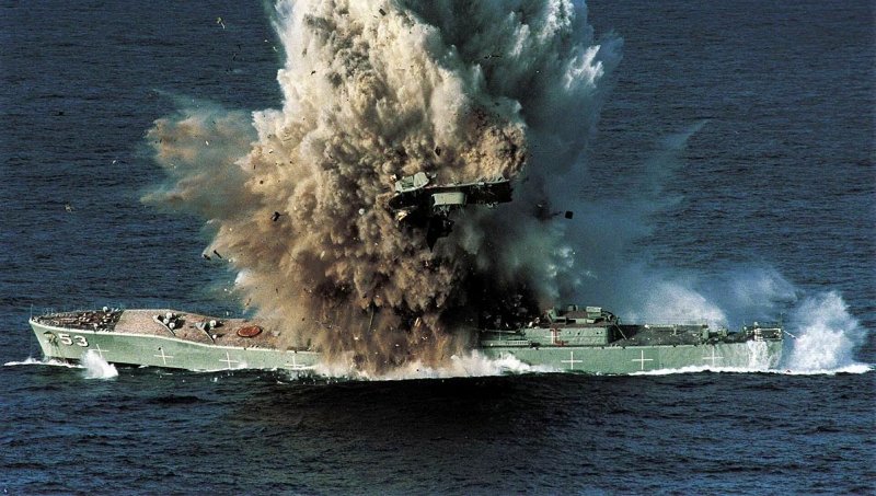 Корабль ВМС США Bonhomme Richard