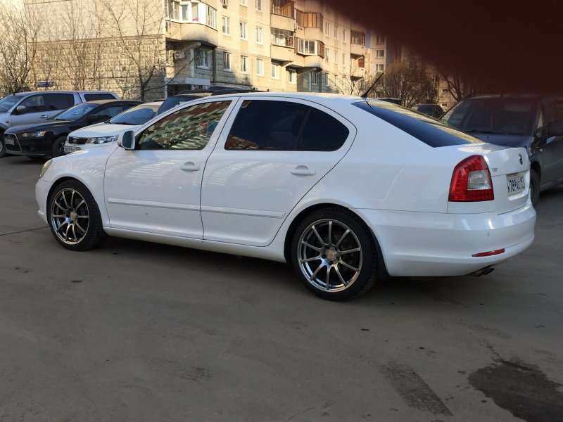 Skoda Octavia a5 r17 белая