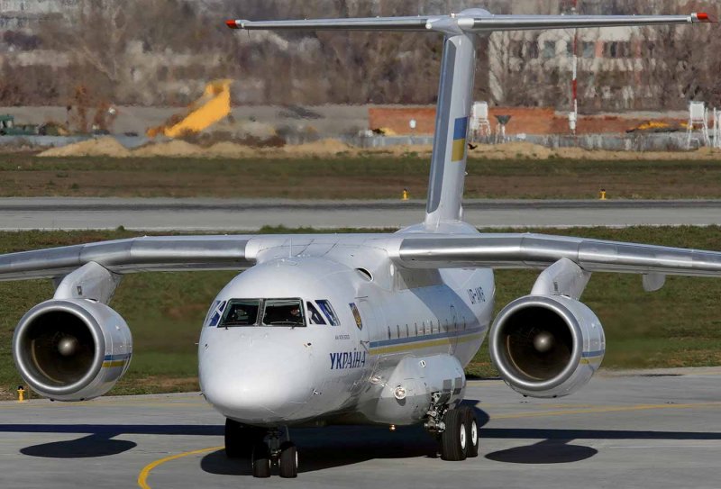 Самолет АН-74тк-200