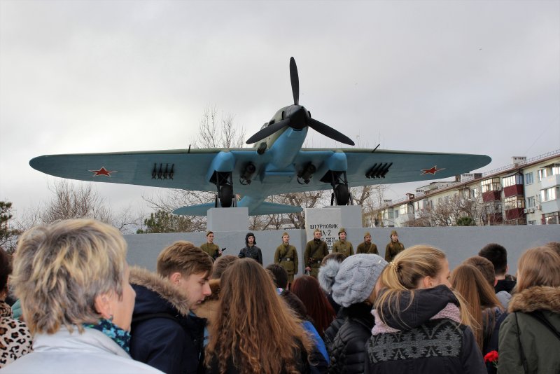 Новороссийск памятник самолет ил-2