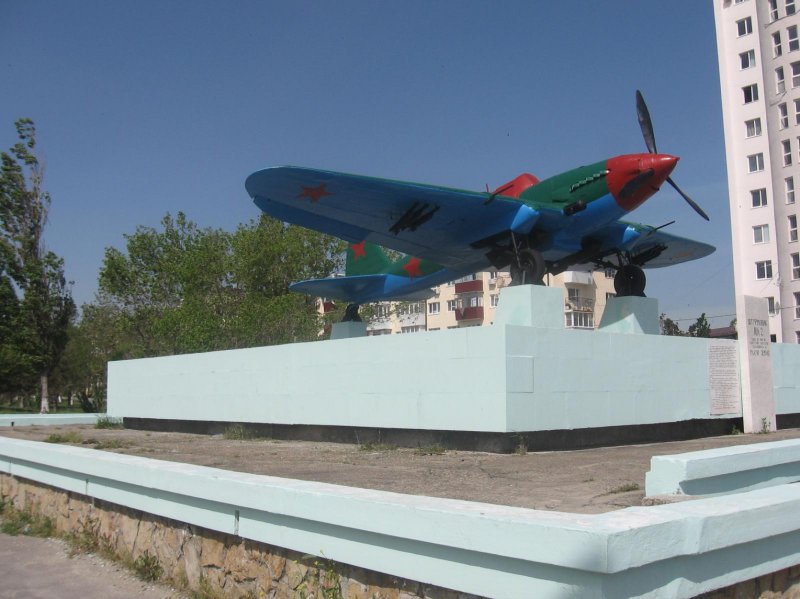 Памятник штурмовику ил-2 Новороссийск