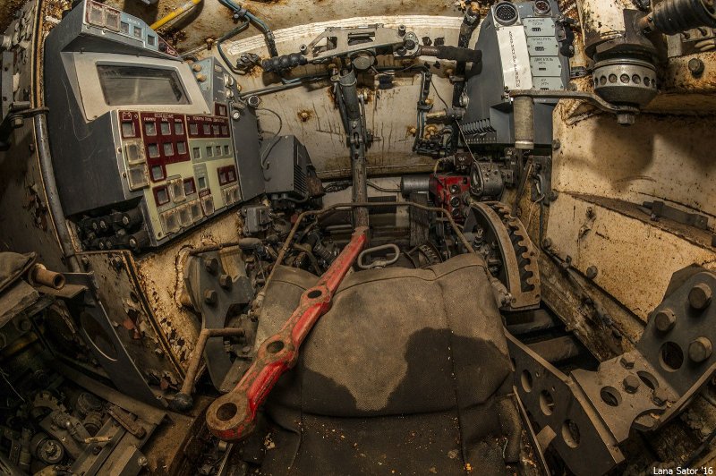 Т-90 место механика водителя