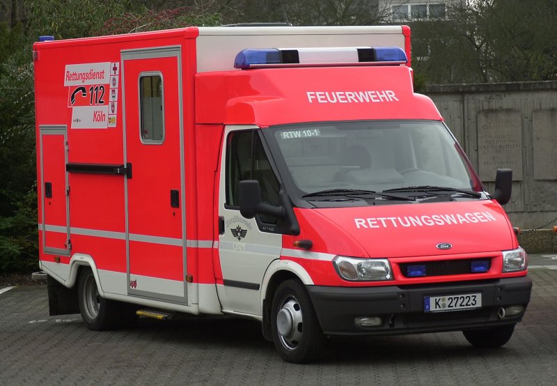 Автомобиль скорой медицинской помощи Ford Transit 300 van