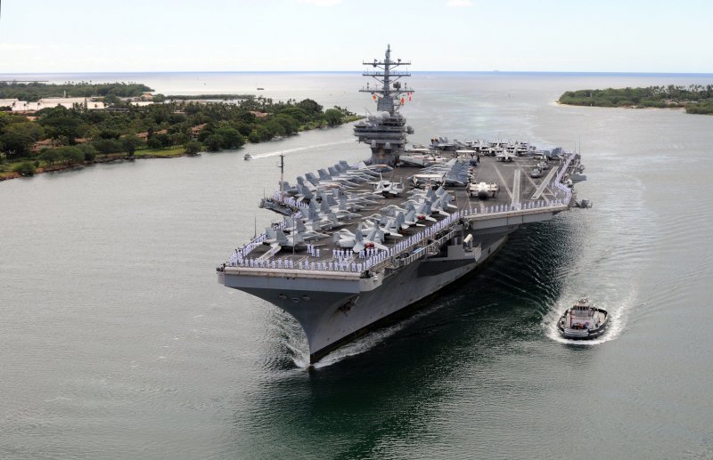 Авианосцем «Рональд Рейган» (CVN-76)