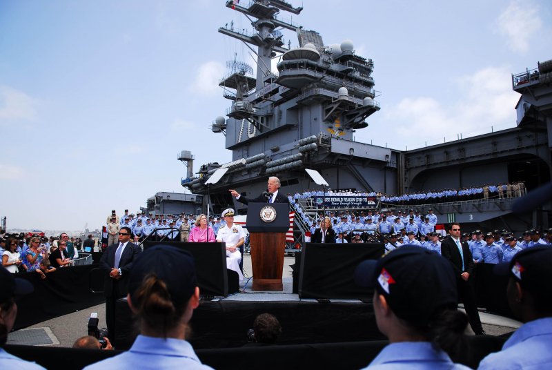 Военный корабль USS Ronald Reagan