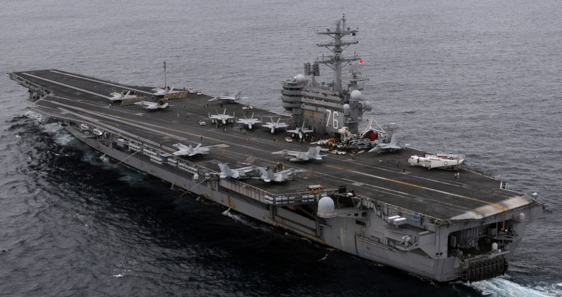 Медицинский экипаж CVN-76