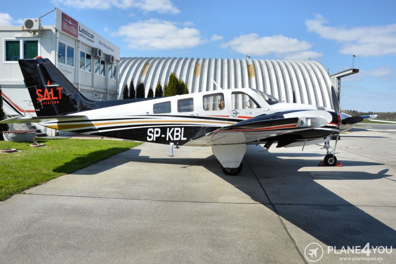 Beechcraft Baron на поплавках