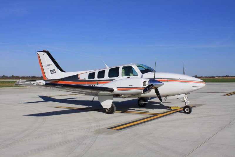 Самолет Beech Baron