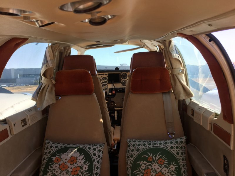 Beechcraft Baron g58 салон