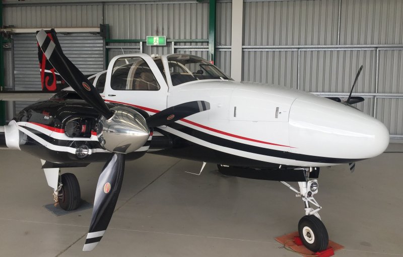 Двухмоторный Beechcraft