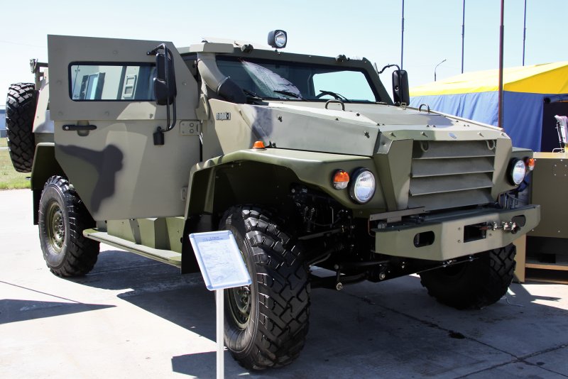 Бронеавтомобиль ВПК-3927 «волк»