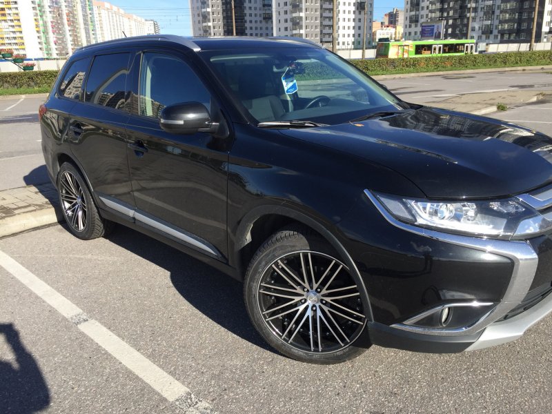 Mitsubishi Outlander 3 r20