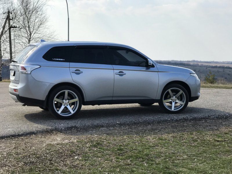 Mitsubishi Outlander 2013 на r18