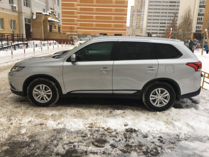 Mitsubishi Outlander 3 r16