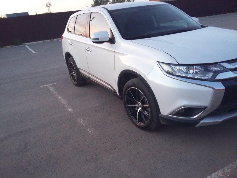 Mitsubishi Outlander 3 колеса r18