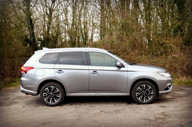 Mitsubishi Outlander PHEV 2016 серый