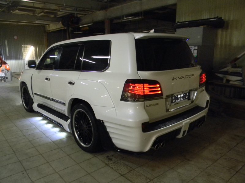 Lexus LX 570 Invader