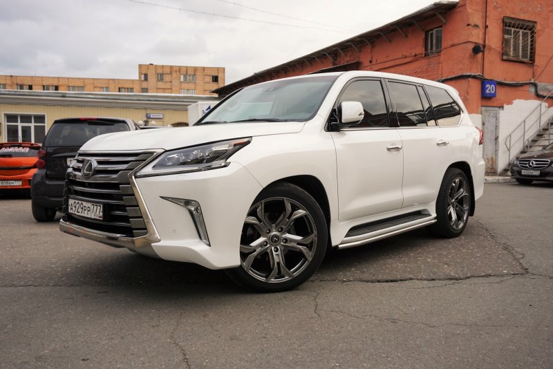 Lexus 570 Invader 2020