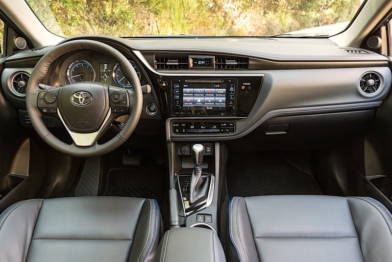 Toyota Corolla 2018 салон