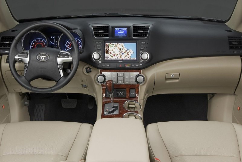 Toyota Highlander 2010 салон