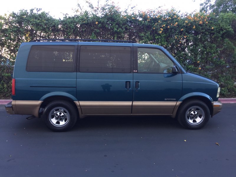 Aoshima Chevrolet Astro van