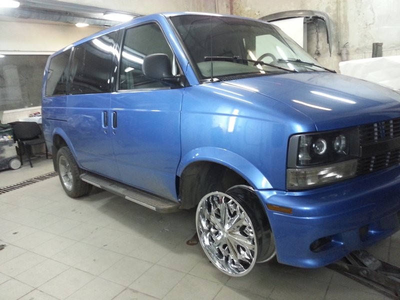 Распашной спойлер задних дверей Chevrolet Astro