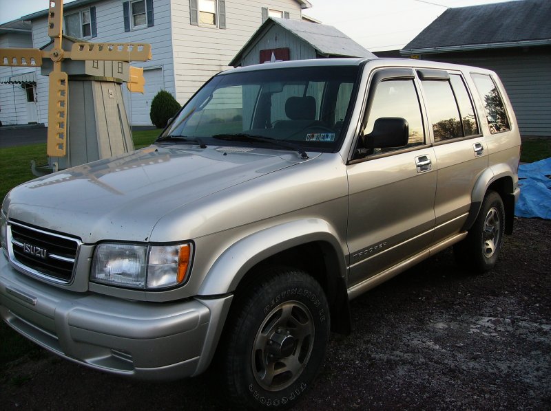 Isuzu Trooper 2000