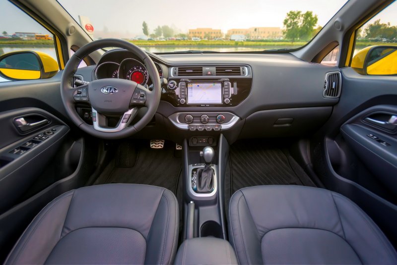 Kia Rio 2016 седан салон