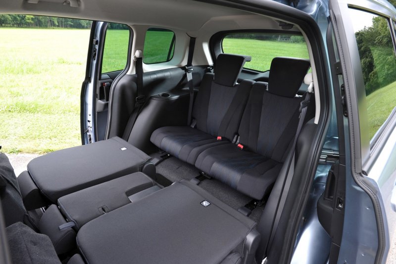 Mazda5 компактвэн багажник