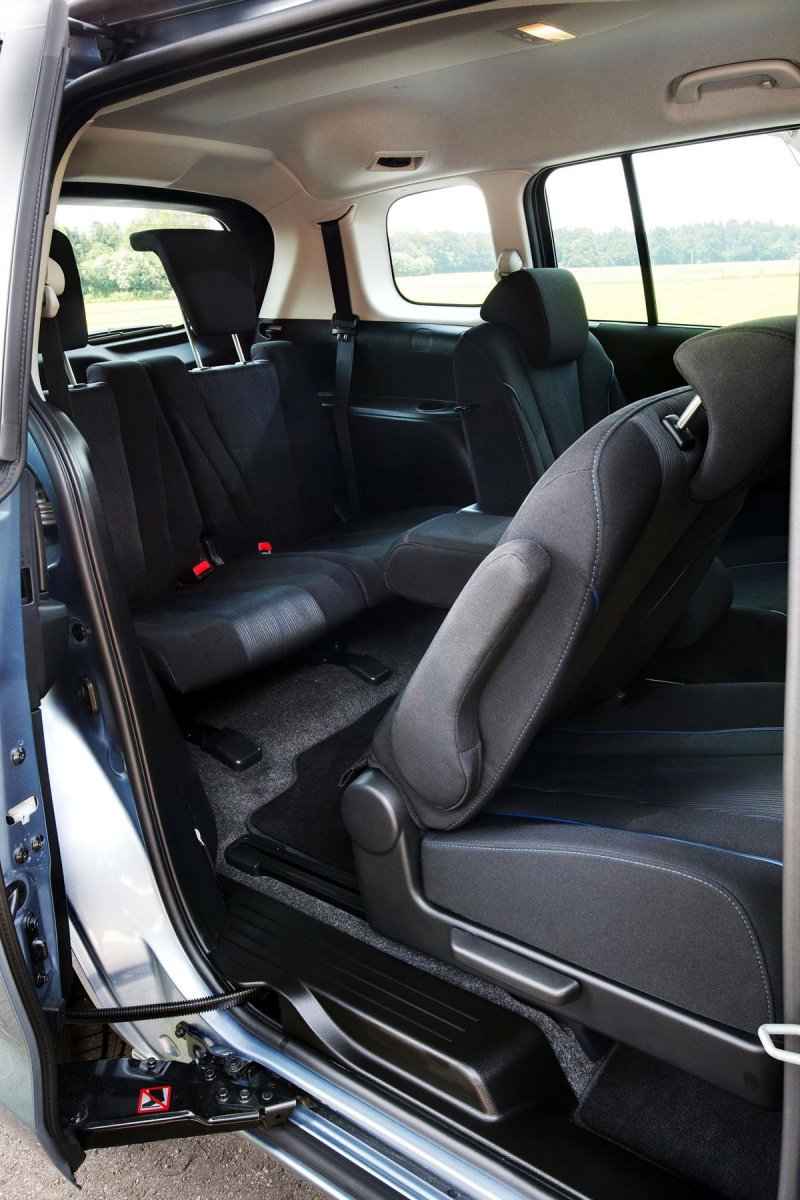 Mazda5 компактвэн салон