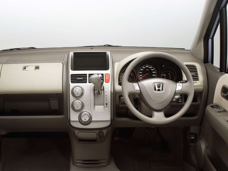 Mobilio 2004