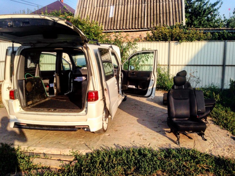 Honda Mobilio Spike салон