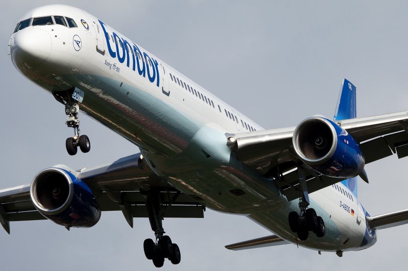 Авиакомпания АЛРОСА Боинг 757