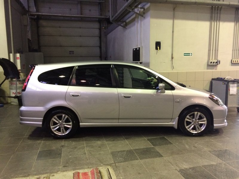 Honda Stream rn2 Рестайлинг