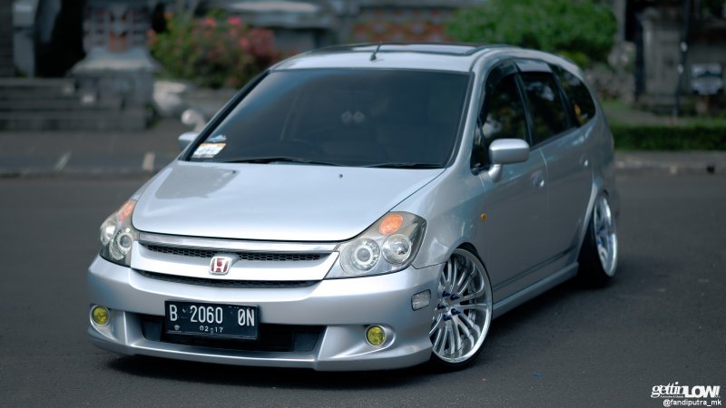 Honda Stream rn3 2004