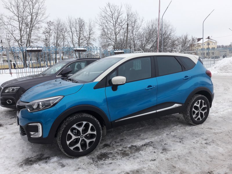 Renault Captur голубой