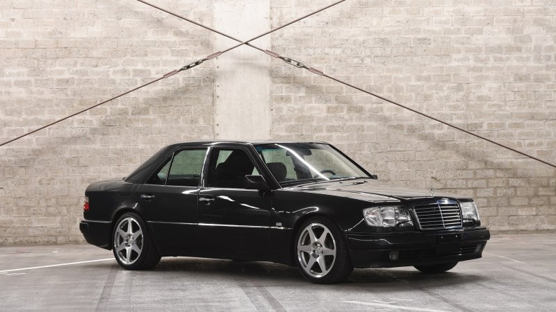 Мерседес Бенц 124 AMG