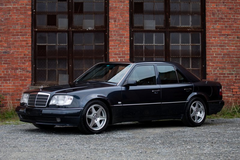Мерседес 124 e500