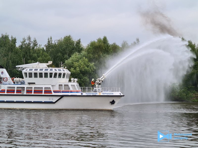 Пожарный катер полковник Чернышев
