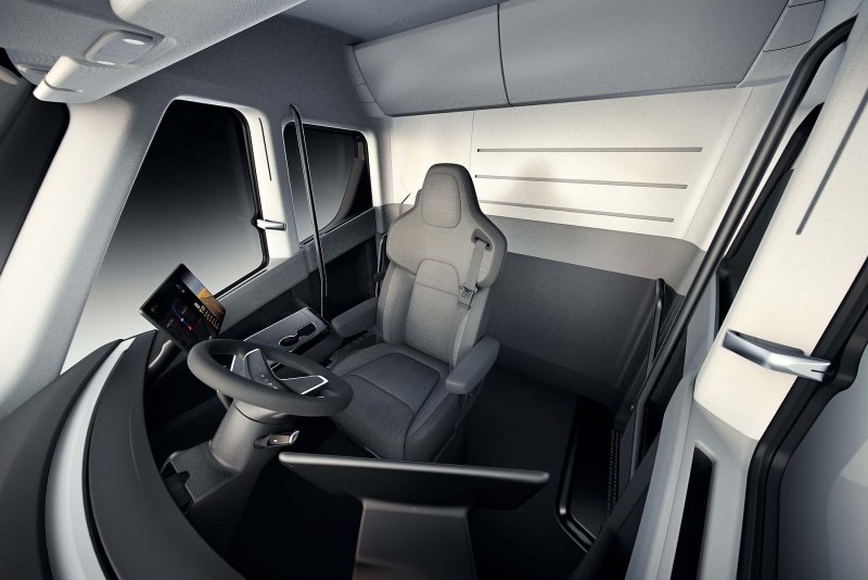 Беспилотный грузовик Tesla Semi
