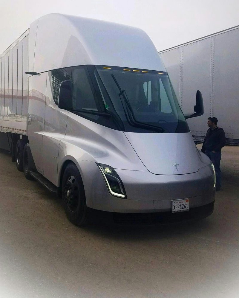 Грузовик Tesla Semi-Truck