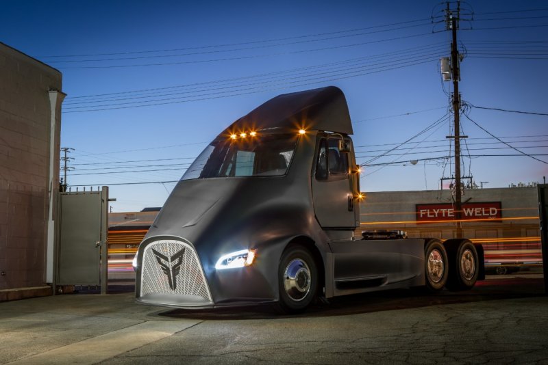 Беспилотный грузовик Tesla Semi