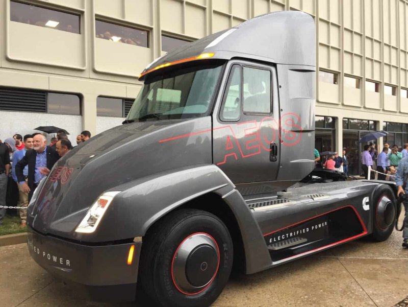 Tesla Semi кабина