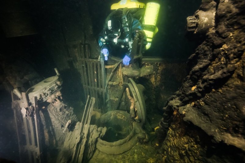 Подводная лодка щ-406 на дне