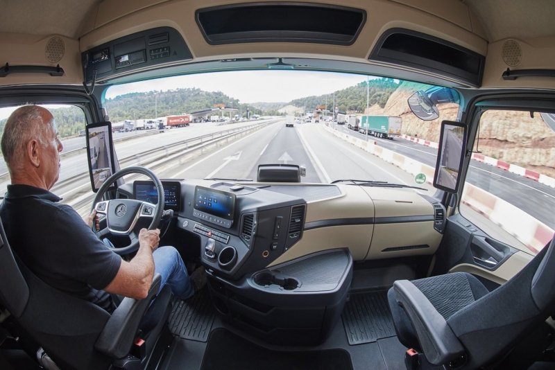 Mercedes Actros 2018 салон
