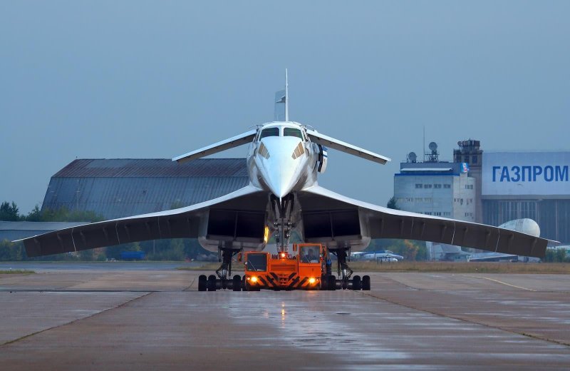 Сверхзвуковой пассажирский самолет ту-144