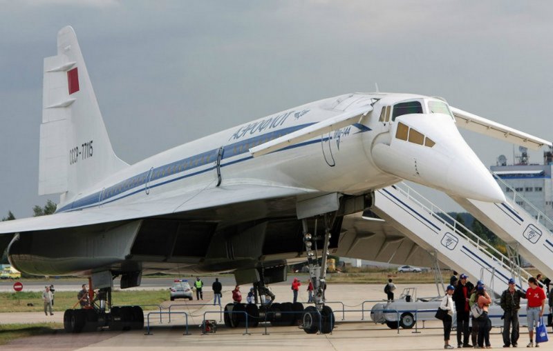Сверхзвуковой пассажирский самолет ту-144