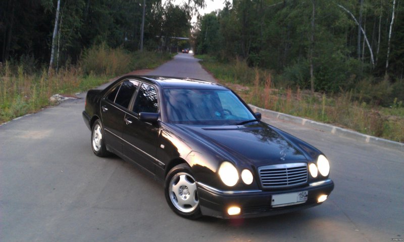 Мерседес 220 1998